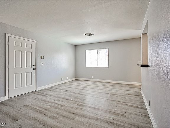 4th image of 5121 Pioneer Ave APT 204