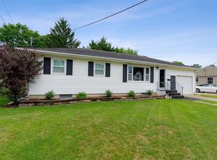 1109 N 3rd St, Manchester, IA 52057