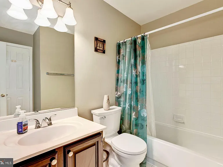 13724 Valley Oak Cir — Photo 33