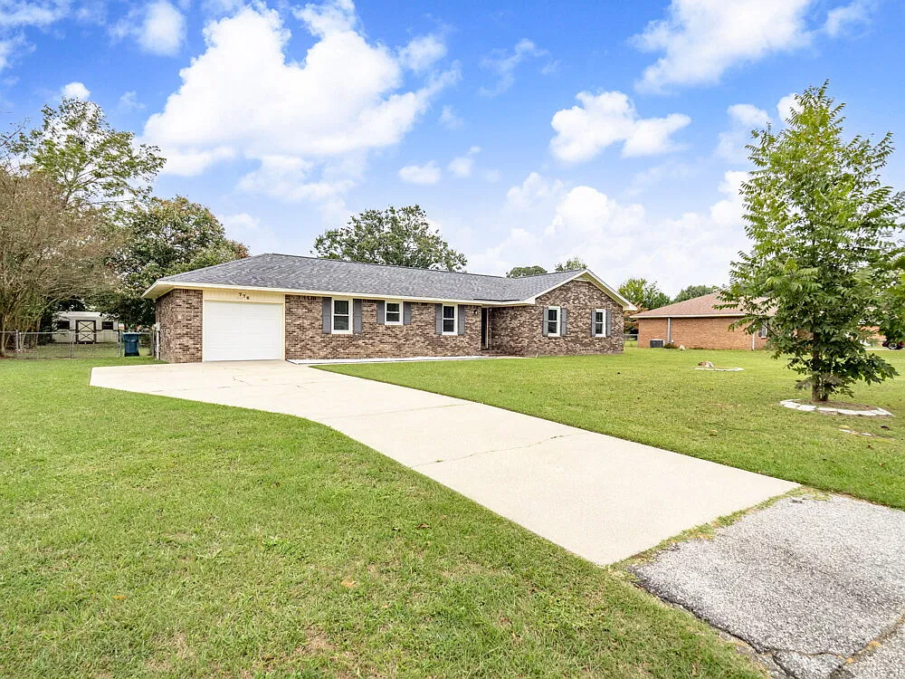 3 bed, 2.0 bath, 1587 sqft, $1,800 — Photo 3