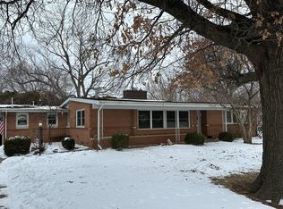 338 S Summitlawn St, Wichita, KS 67209