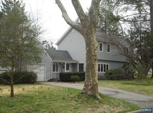 188 Kaywin Rd, Paramus, NJ 07652