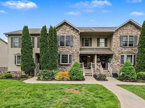 1212 Overlook Rd, Middletown, PA 17057