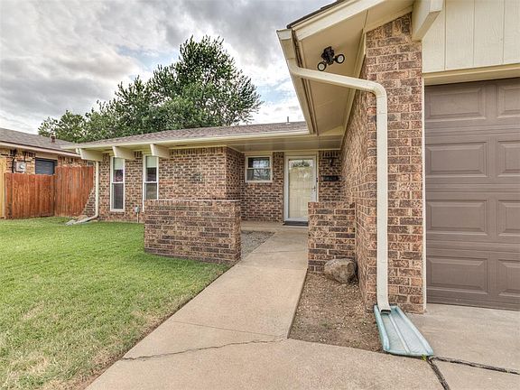 2nd image of 802 Glenwood Dr