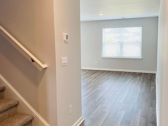 3rd image of 3157 Lobelia Ln