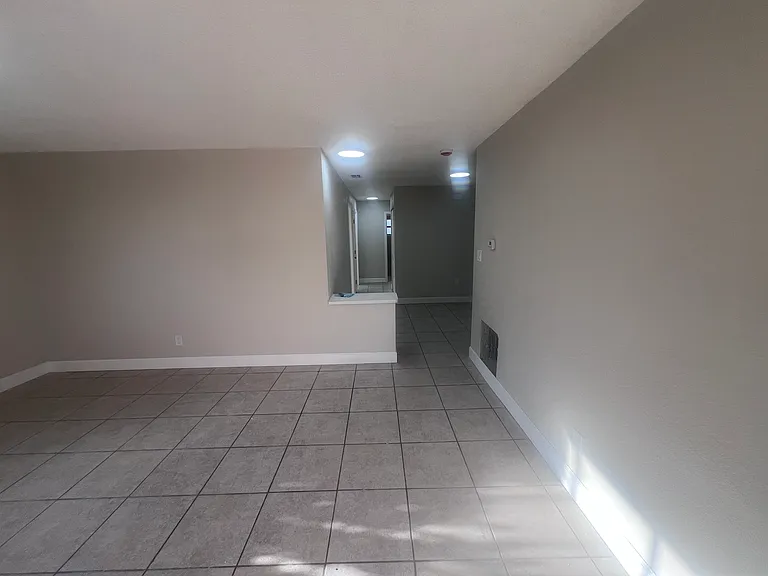 1827 New Hampshire Ave NE — Photo 3
