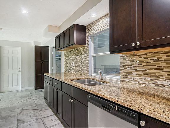 Updated kitchen, plenty of cabinets