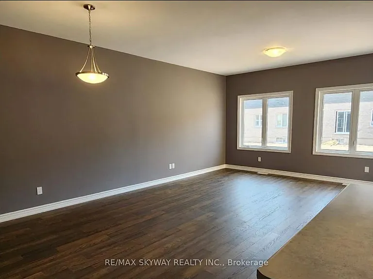 46 Bradley Ave — Photo 3