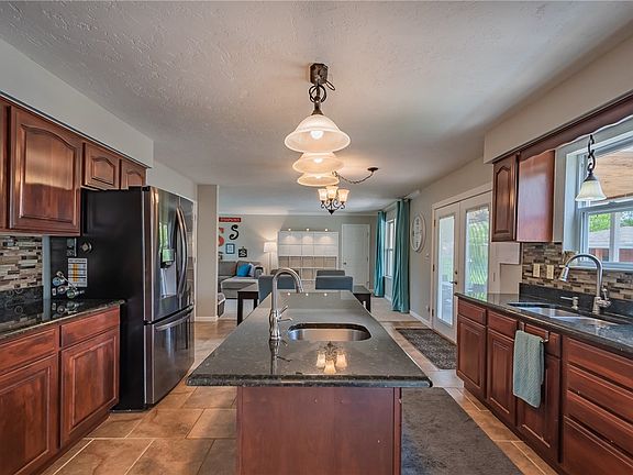 5th image of 770 Peregrine Dr