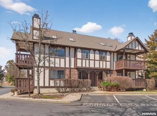 2506 Hemingway Ln, Mahwah, NJ 07430