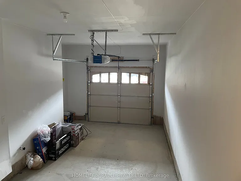 460 Silver Maple Rd — Photo 23