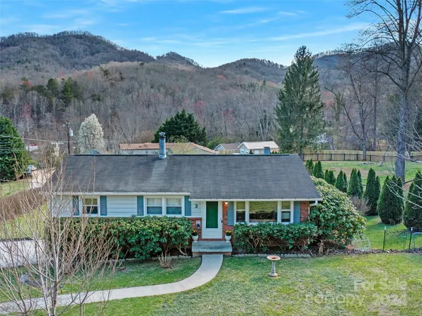 3 Mac Valley Rd, Leicester, NC 28748