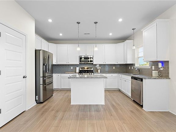 3rd image of 177 Peck Lane