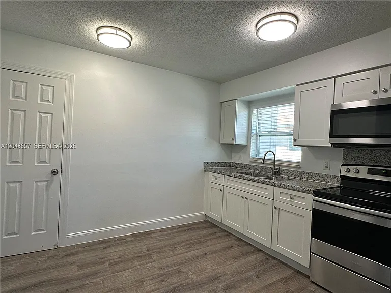 2401 NW 9th Ave #3 — Photo 4