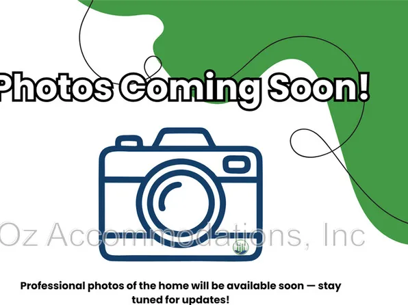 805 SW Imperial Ln, Lees Summit, MO 64064