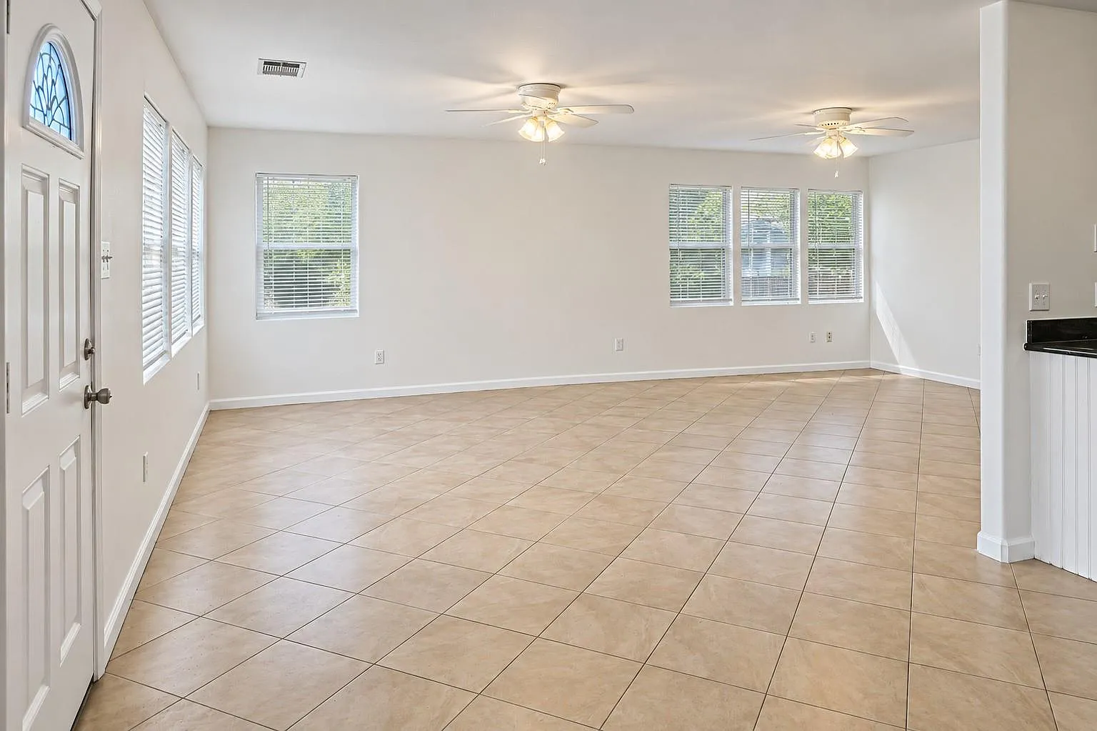 3 bed, 2.0 bath, 1848 sqft, $1,950 — Photo 2