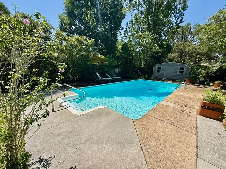 203 Hastings Ct — Photo 41