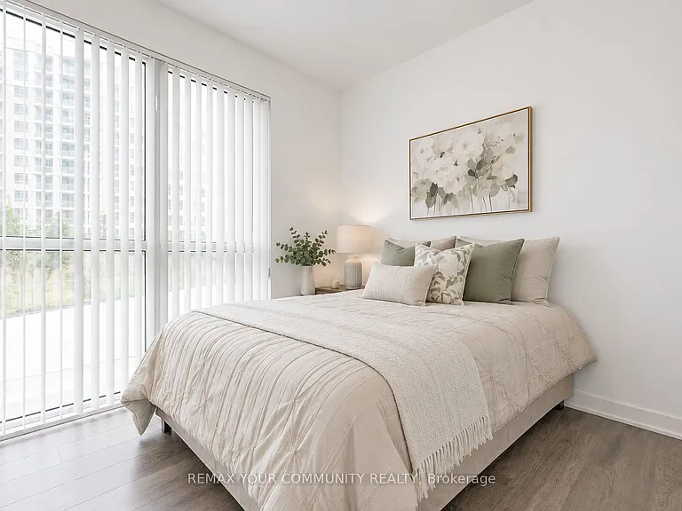 75 Oneida Cres #203 — Photo 4