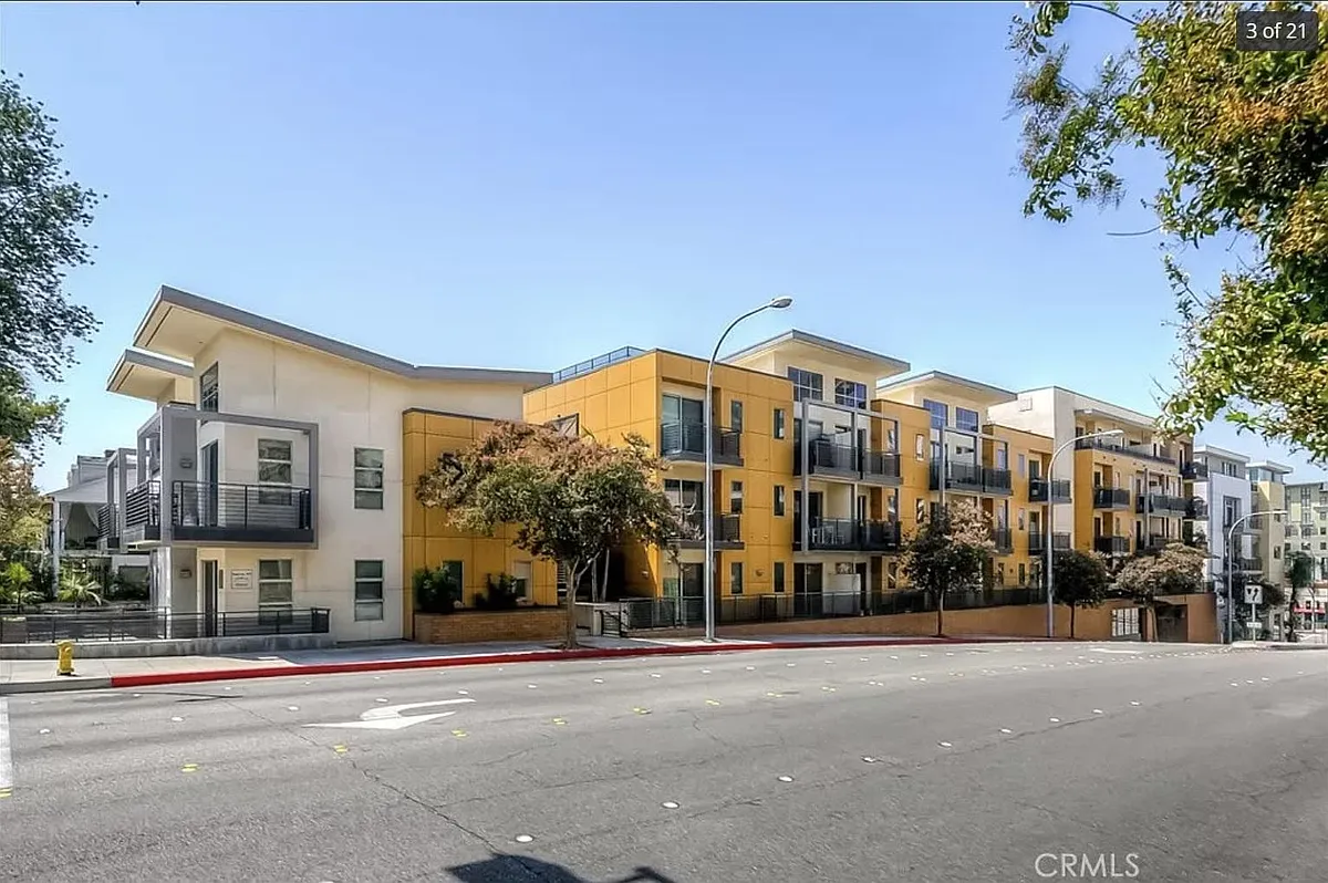 Photo 1 of 10 - 217 S Marengo Ave #108 - Pasadena, CA Primary Photo - 217 S Marengo Ave #108