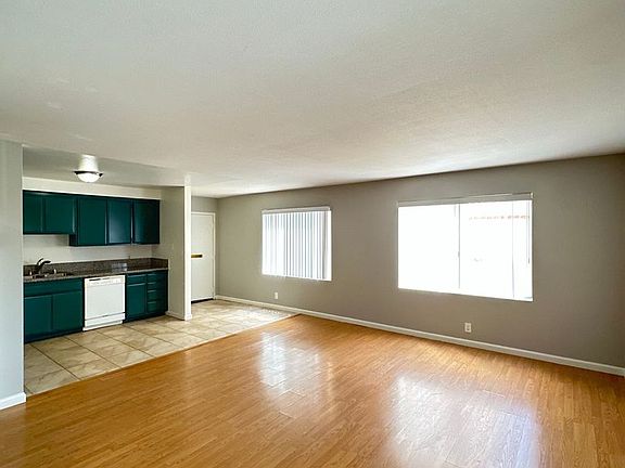 4th image of 4522 Lakewood Blvd #201