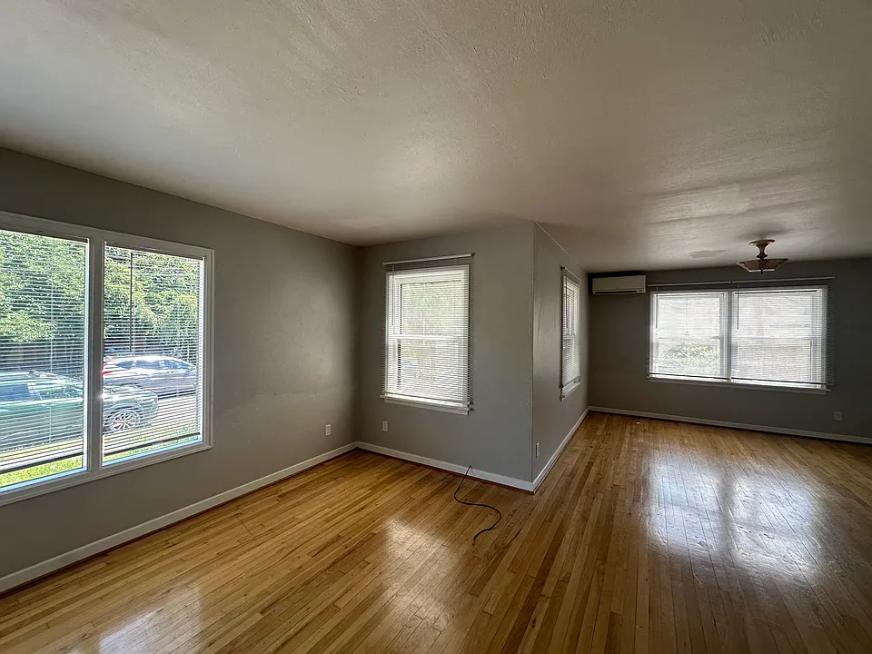 Main living/dining room with air conditioning/heat