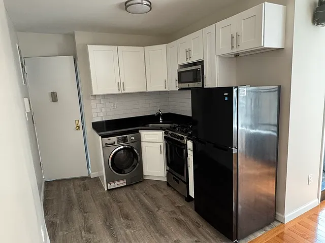 208 Thompson St #7