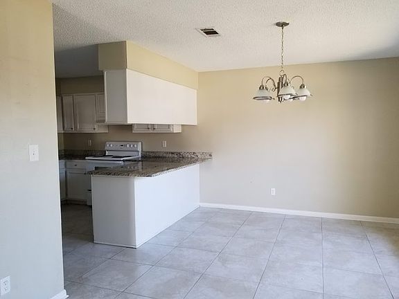 5th image of 402 Westlake Dr