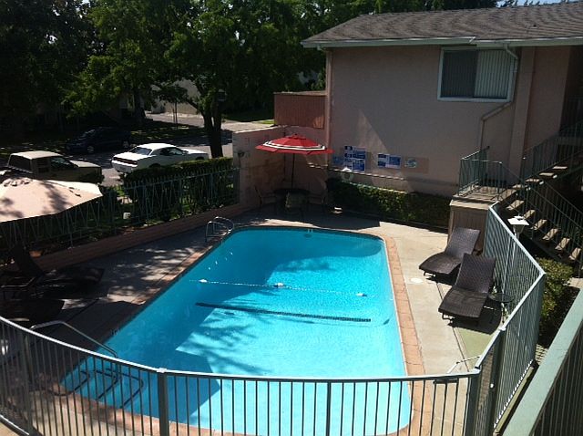 1st image of 526 S 1st Ave APT 12