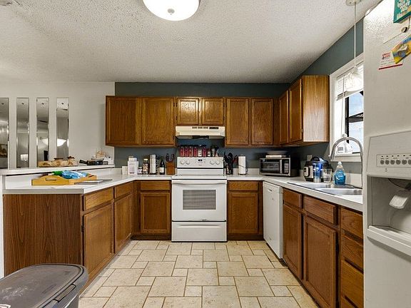 4th image of 775 Plantation Dr. #3