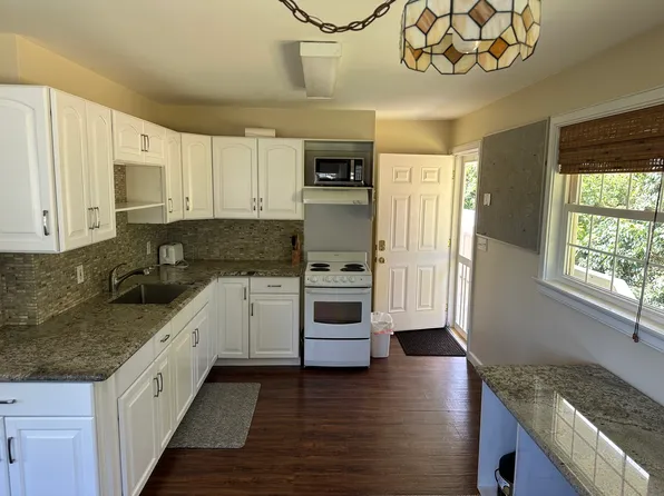 54-077 Maakua Rd, Hauula, HI 96717