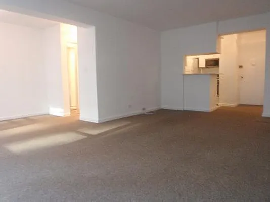 Rented by Akam Sales and Brokerage | media 3