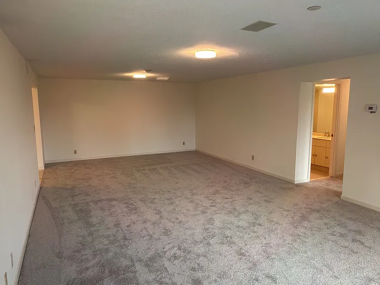 Chelsea Condos — Photo 47