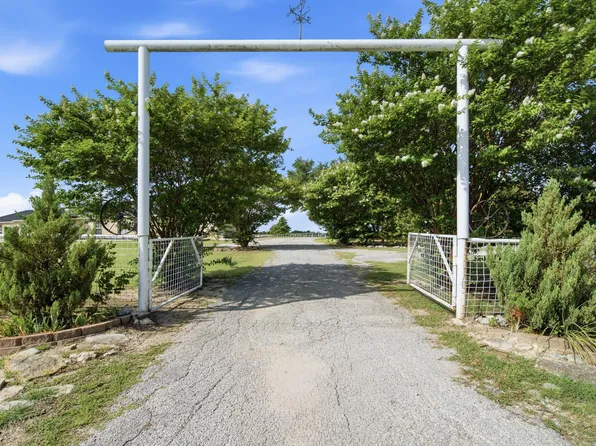 748 Rocky Ridge Ln, Weatherford, TX 76085