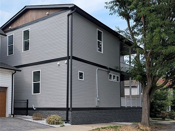 3rd image of 2900 York Ave