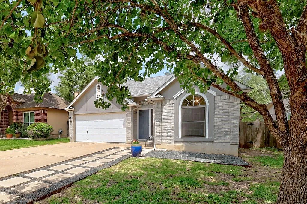 3 bed, 2.0 bath, 1586 sqft, $2,250 — Photo 2