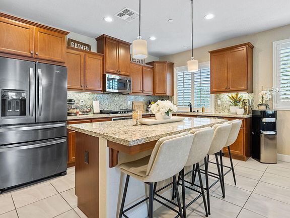 4th image of 2790 Harbor Island Avenue