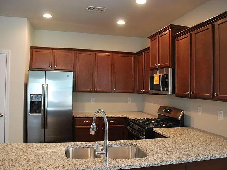 54 Laurel Dr E — Photo 4