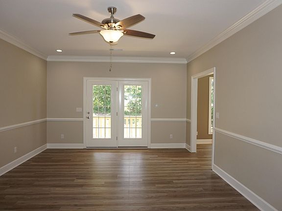 5th image of 601 Country Club Rd
