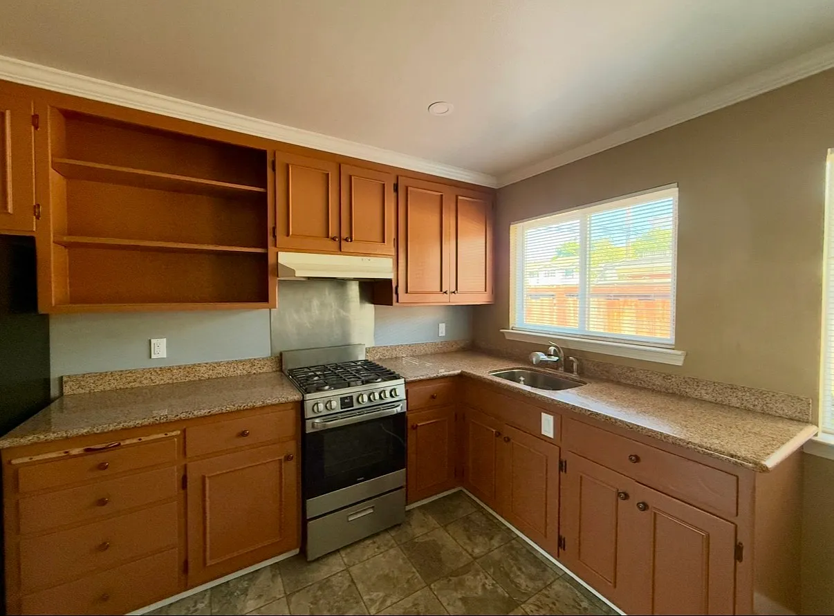 2 bed, 950 sqft, $4,095 — Photo 3