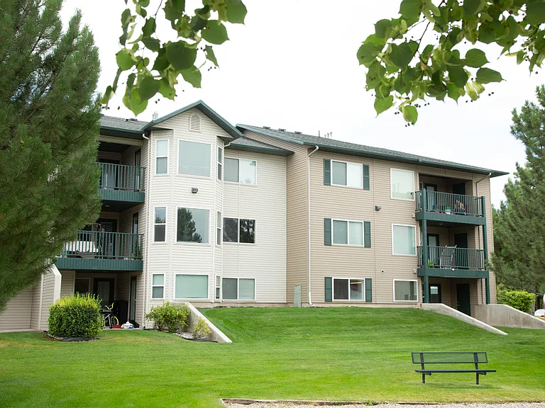 Hanbury Manor Apartments — Photo 21