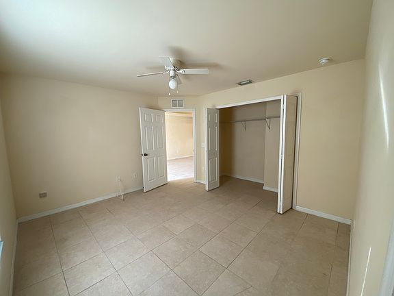 4th image of 910 SE 12th Ter