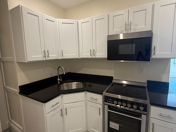 3rd image of 40 Symphony Rd APT 2