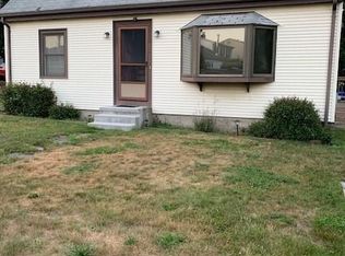 2 Will Ann Cir, Riverside, RI 02915