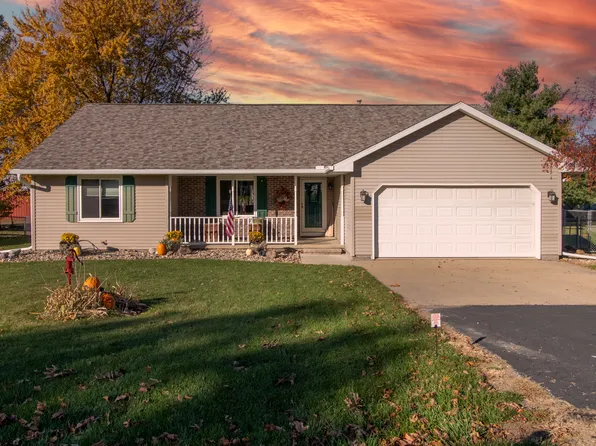114 Countryside Dr, Le Roy, IL 61752