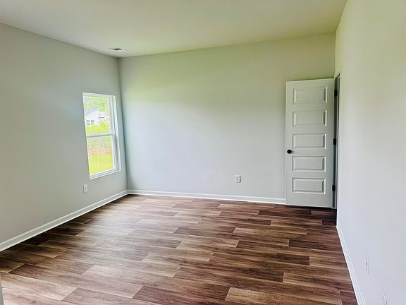 5th image of 546 Cambria Dr