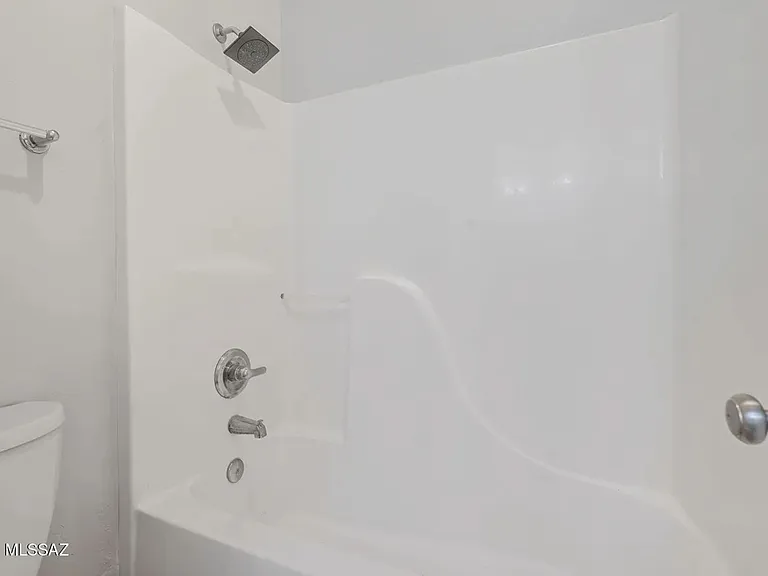 2862 N Tyndall Ave #2 — Photo 9