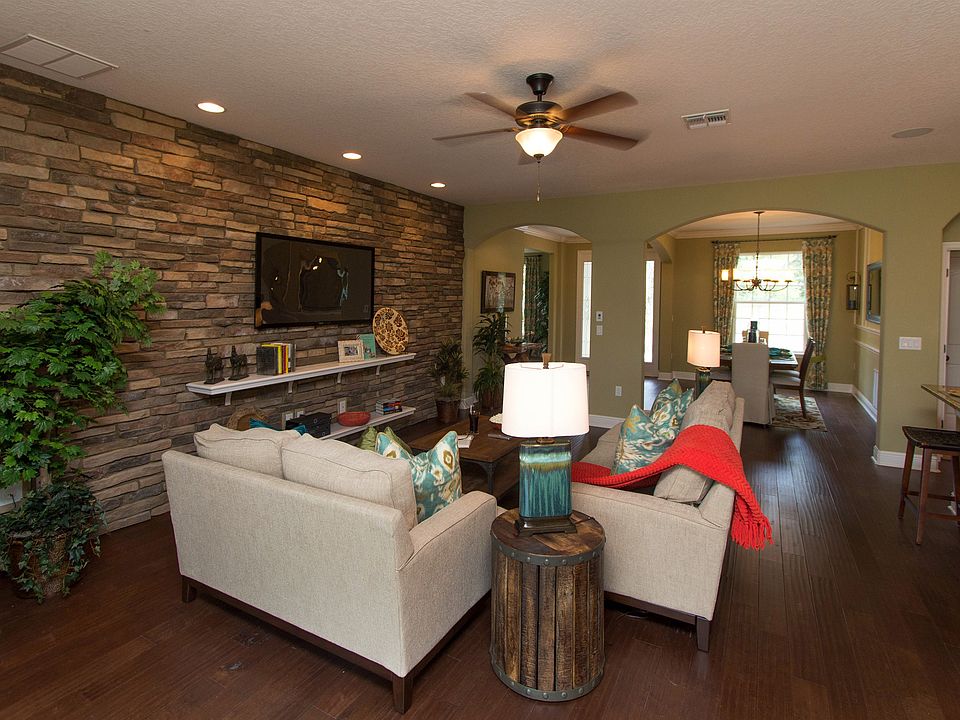 221 FRANKLIN CT