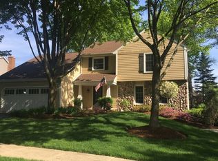 1393 Middleburg Ct, Naperville, IL 60540