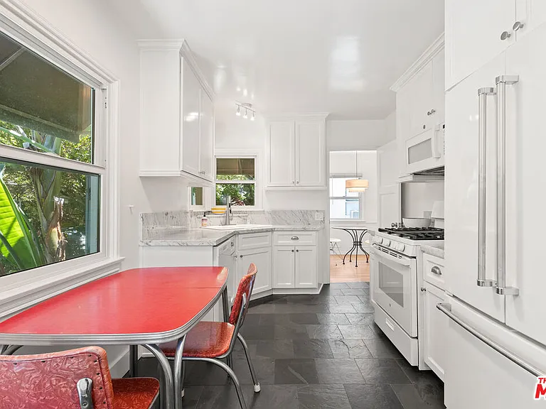 8020 Regis Way — Photo 6