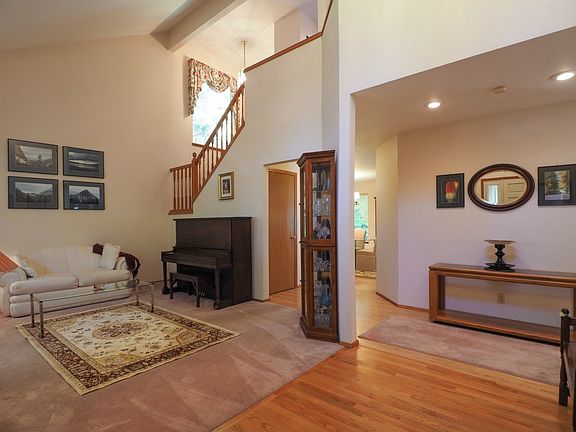 5th image of 950 NW Calypso Cir